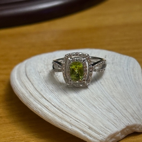Radiant Cut Natural Peridot & Zircon Halo Ring Sterling Silver Size 7 - Picture 13 of 14